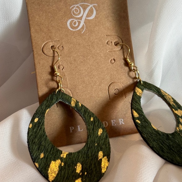 Plunder Green & Gold Teardrop Dangle Earrings - Picture 2 of 3